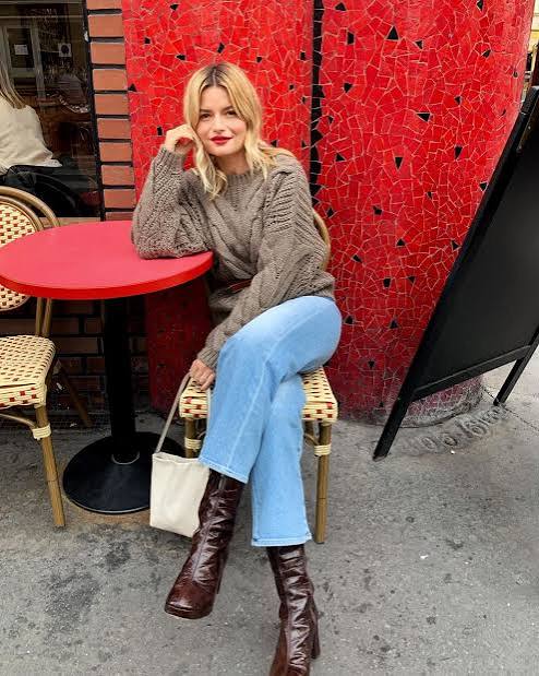 Cable-Knit Sweater and Jeans with Dark Brown Boots Cable-Knit Sweater and Jeans with Dark Brown Boots — Brown Boots Outfits