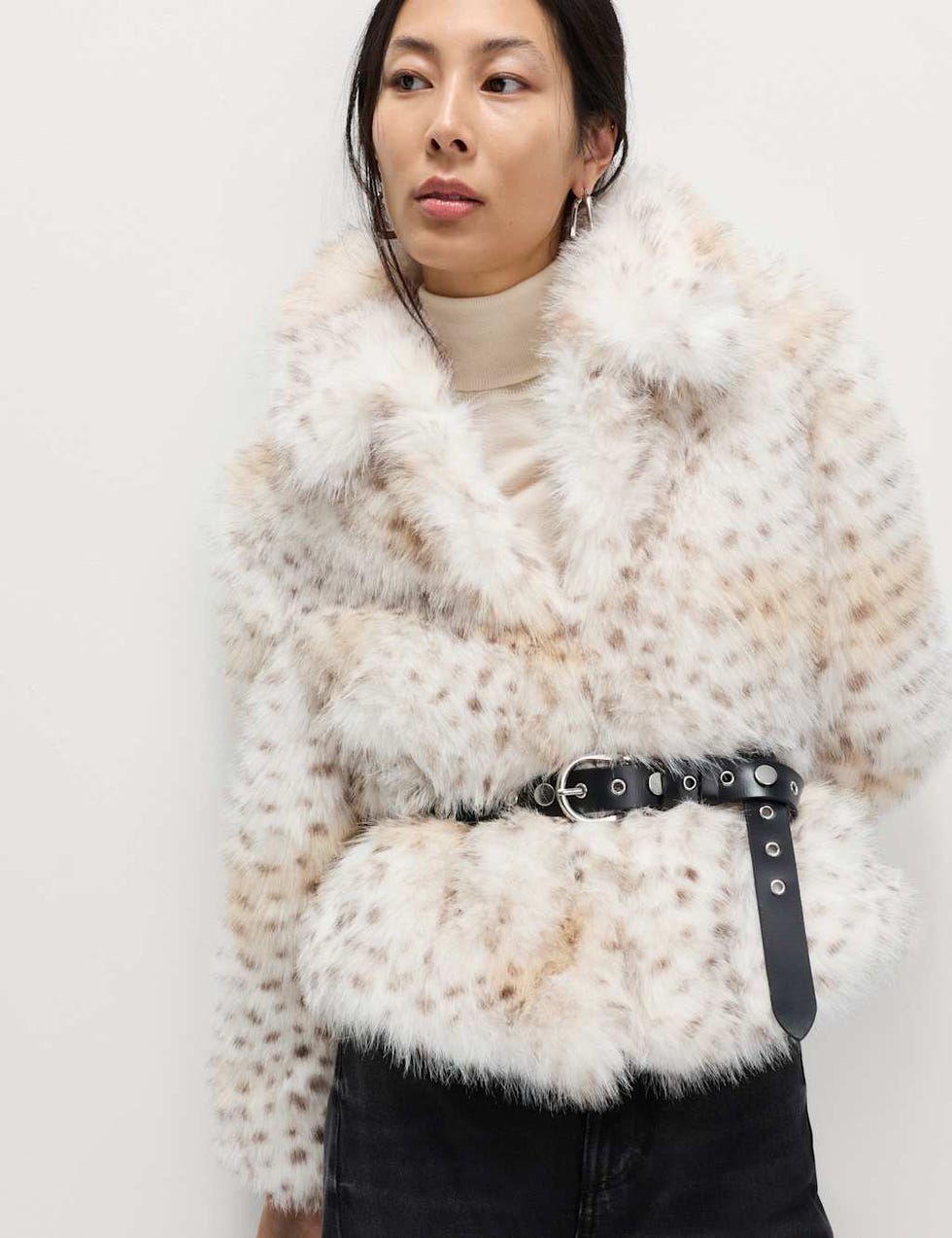 Snow Leopard Print Coat with Studded Belt Snow Leopard Print Coat with Studded Belt — Leopard Coat Outfits