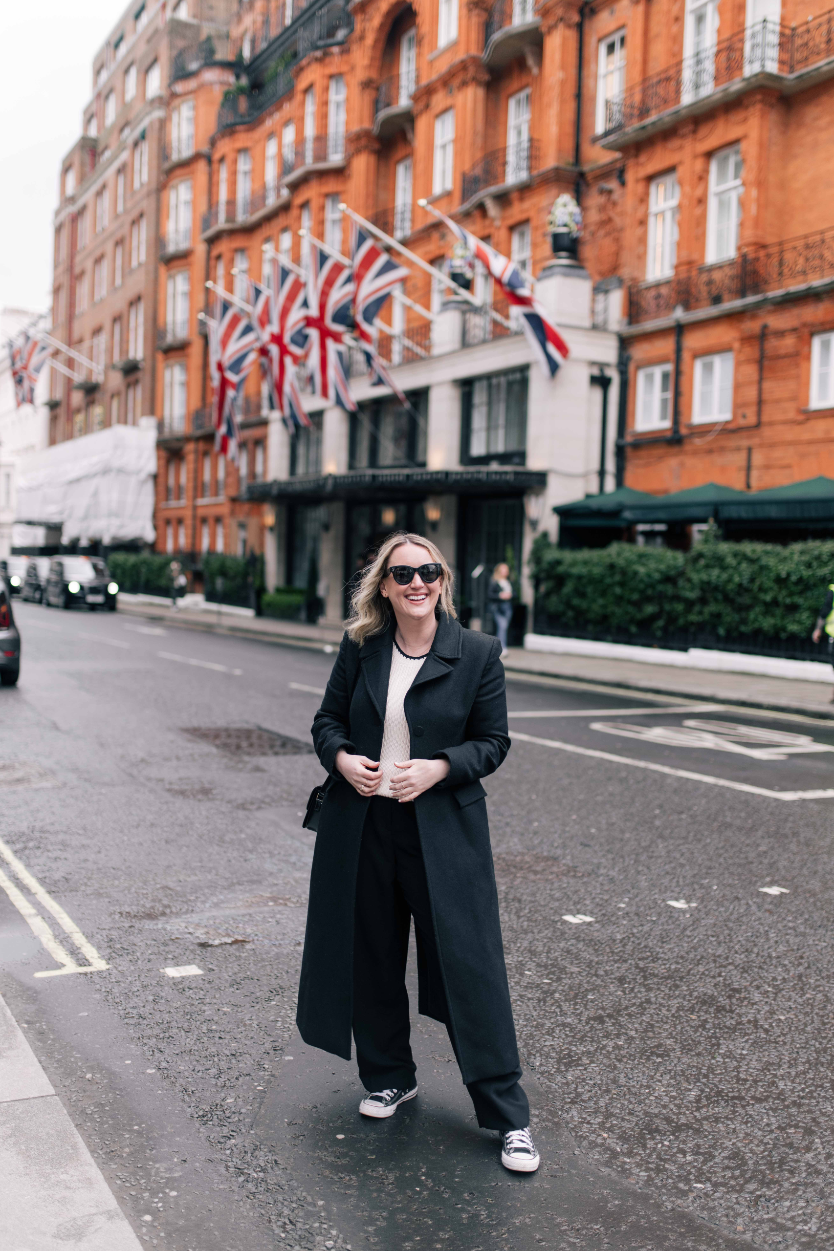 Monochromatic Comfort: Long Coat with Wide-Leg Pants and Sneakers Monochromatic Comfort: Long Coat with Wide-Leg Pants and Sneakers — Winter Travel Outfits