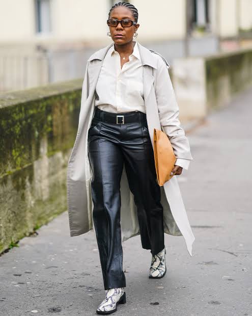 Business Casual: Leather Pants with White Shirt and Beige Trench — Leather Pants Outfits