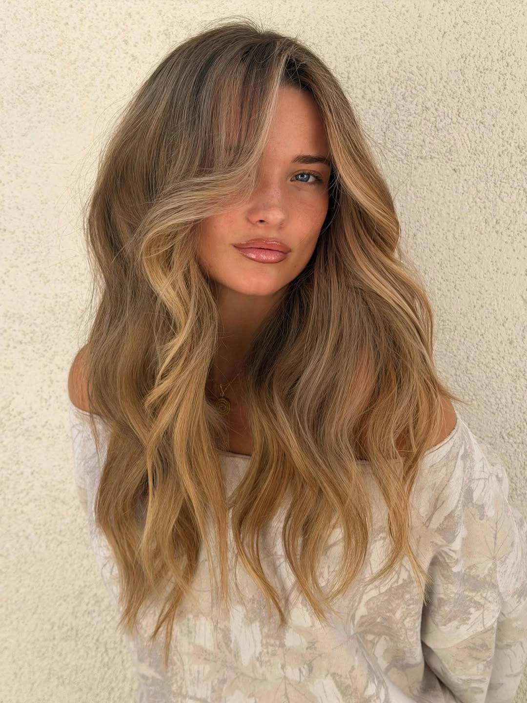 bronde balayage hair color Warm Honey Bronde With Effortless Waves
