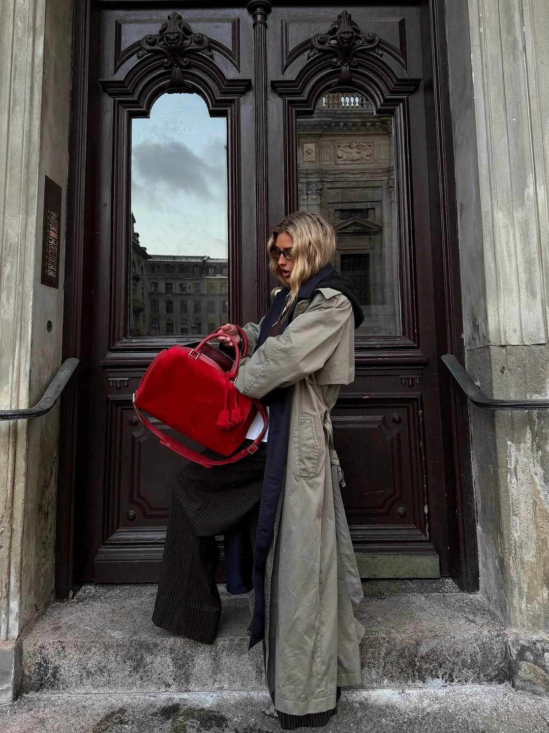 business casual dress code for women Layered Trench Styling For A Refined City Wardrobe