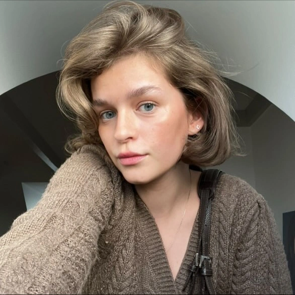 chic bobbed hair Soft Grey Blonde Bob With Retro Volume
