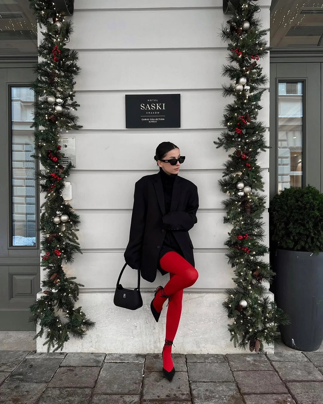 christmas outfits 2026 Black Tailoring With A Festive Red Accent