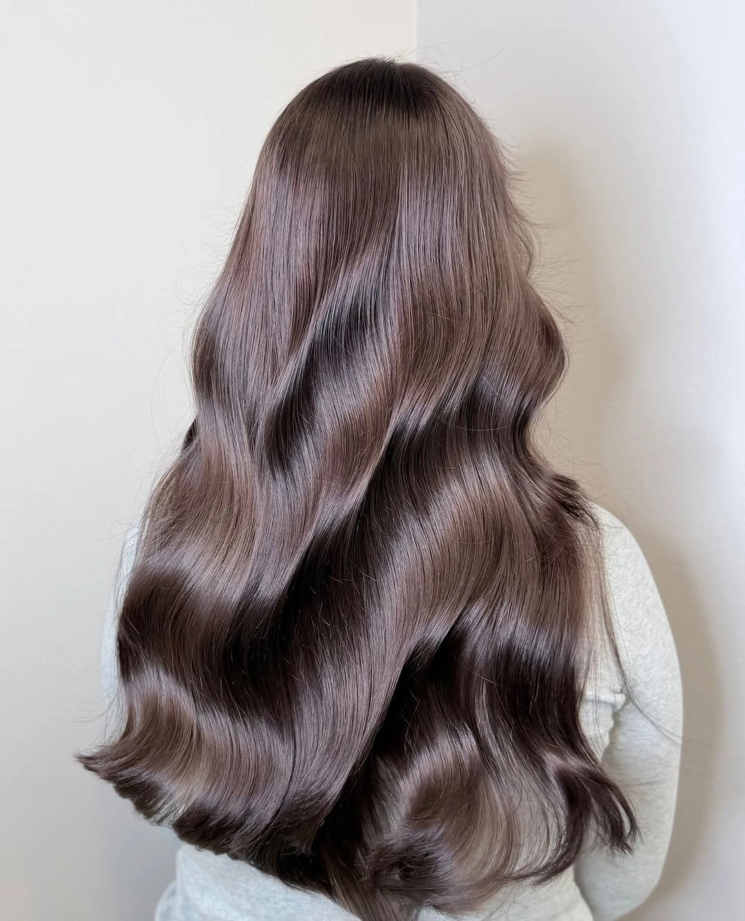 cozy winter hair color ideas for brunettes Smoky Mushroom Brunette With Sculpted Waves