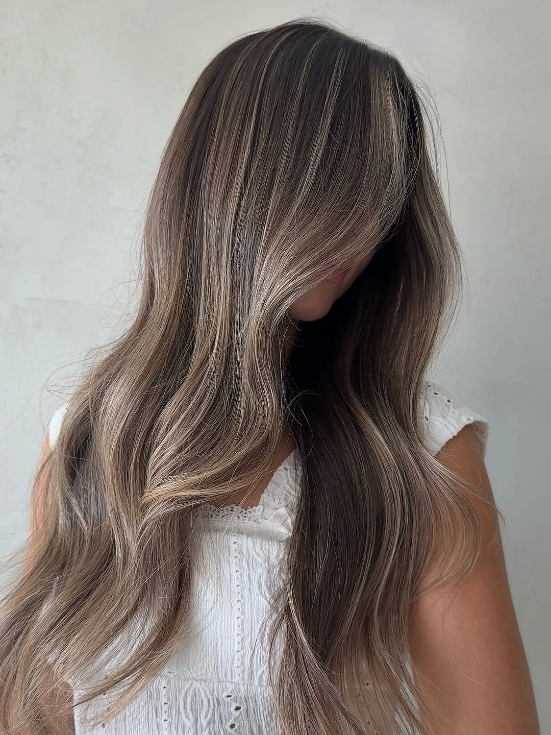 cozy winter hair color ideas for brunettes Cool Beige Brunette With Long Feathered Movement