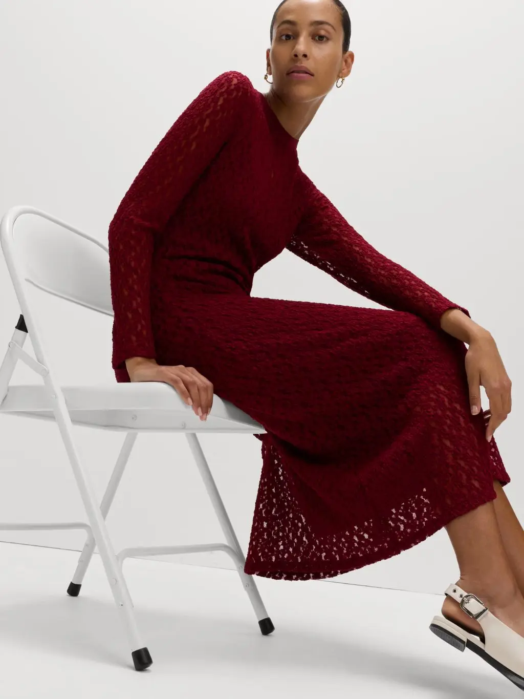 Textured Knit Midi Dress for a Cozy Winter Birthday Textured Knit Midi Dress for a Cozy Winter Birthday — Winter Birthday Outfits
