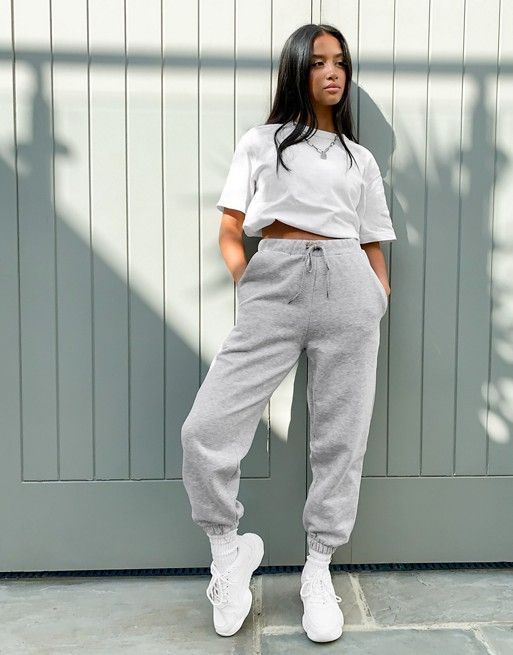 Grey Cuffed Sweatpants with Cropped T-Shirt — Sweatpants Outfits