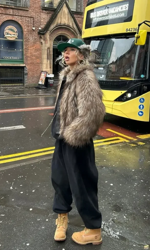 Black Sweatpants with Faux Fur Coat and Timberlands — Sweatpants Outfits