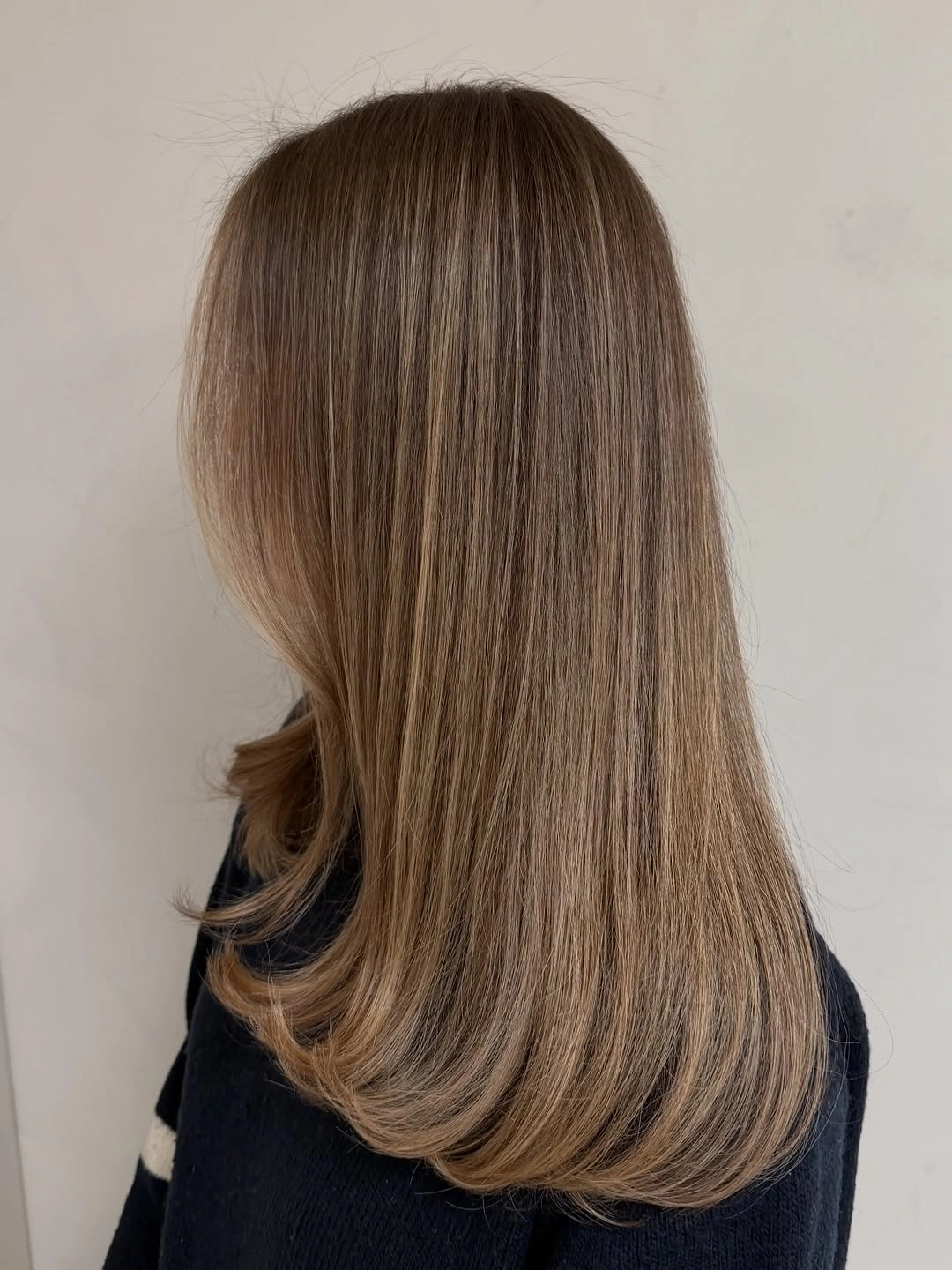 november hair colours 2026 Soft Beige Bronde