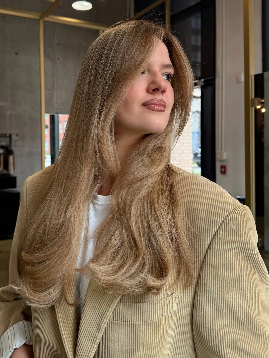 november haircut ideas 2026 Soft Long Layers With A Warm Blonde Finish