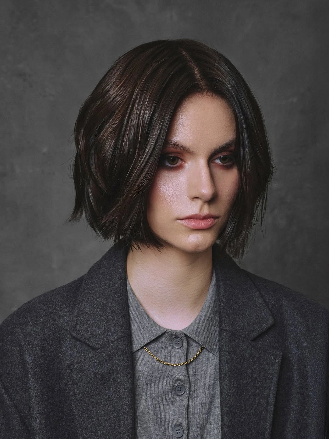 november haircut ideas 2026 Glossy Dark Bob With A Modern Shape