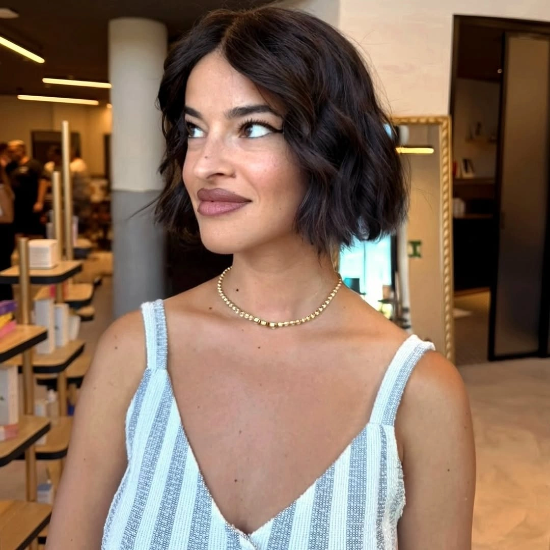 november haircut ideas 2026 Polished Short Bob With Soft Waves