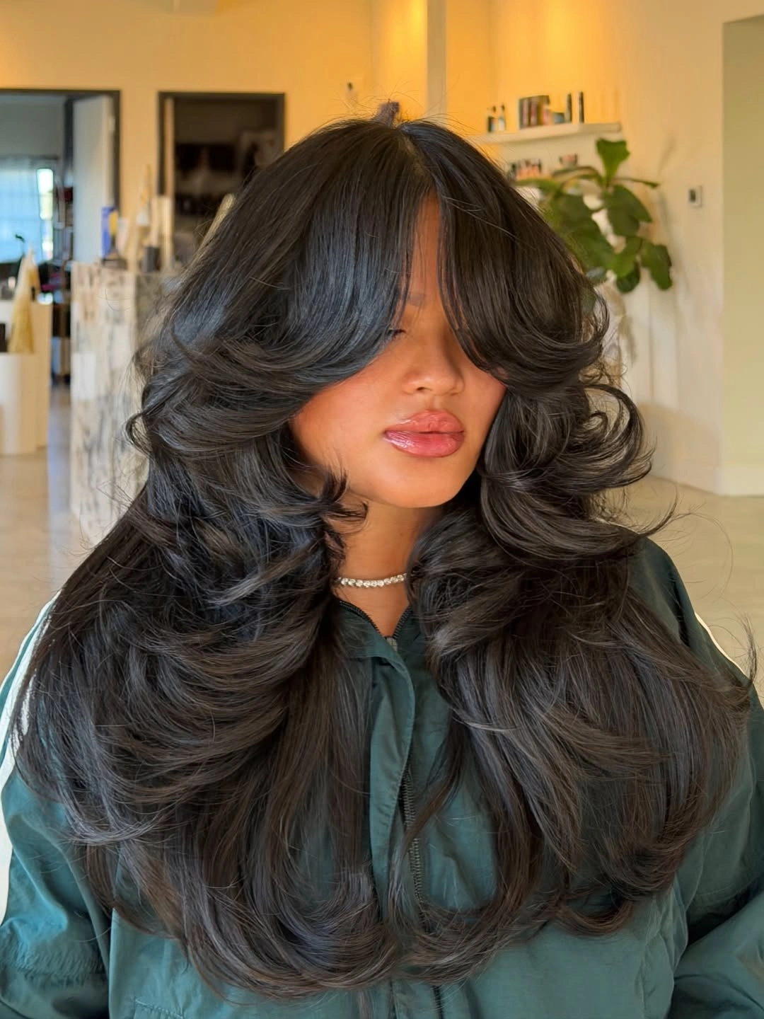 november haircut ideas 2026 Voluminous Brunette Butterfly Layers
