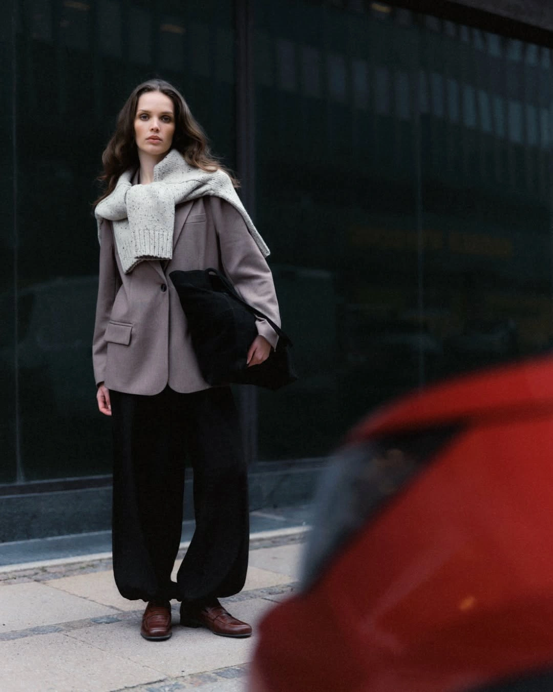 november outfits ideas 2026 Soft Gray Tailoring For City Days