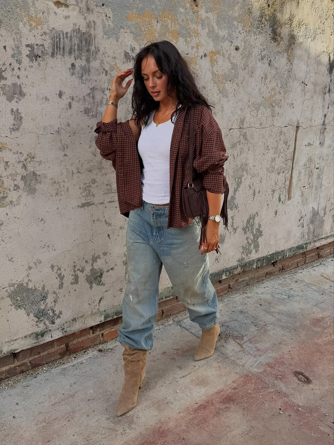 november outfits ideas 2026 Brown Plaid Shirt And Easy Denim