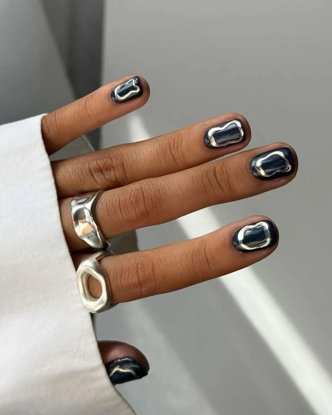Short nails 2027 Chrome Framed Navy Short Nails