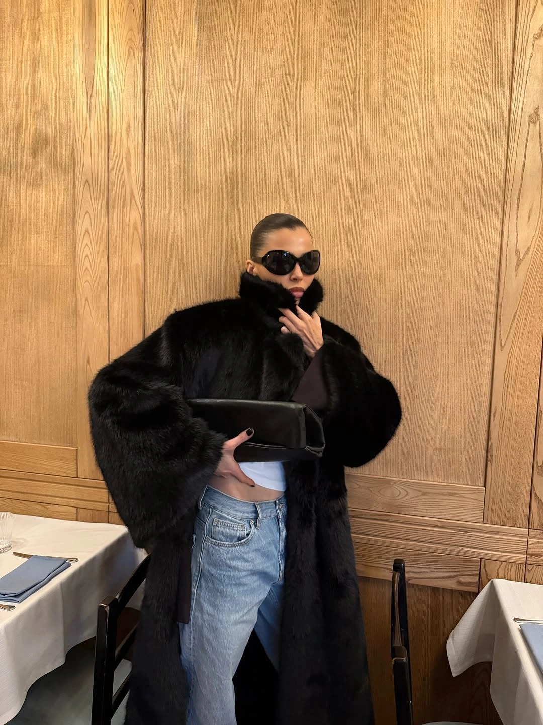 trendy coats 2027 - Oversized black fur coat with denim