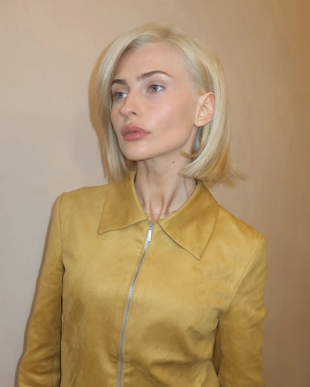trendy hairstyles for women over 30 2027 Sleek Side-Parted Blonde Bob