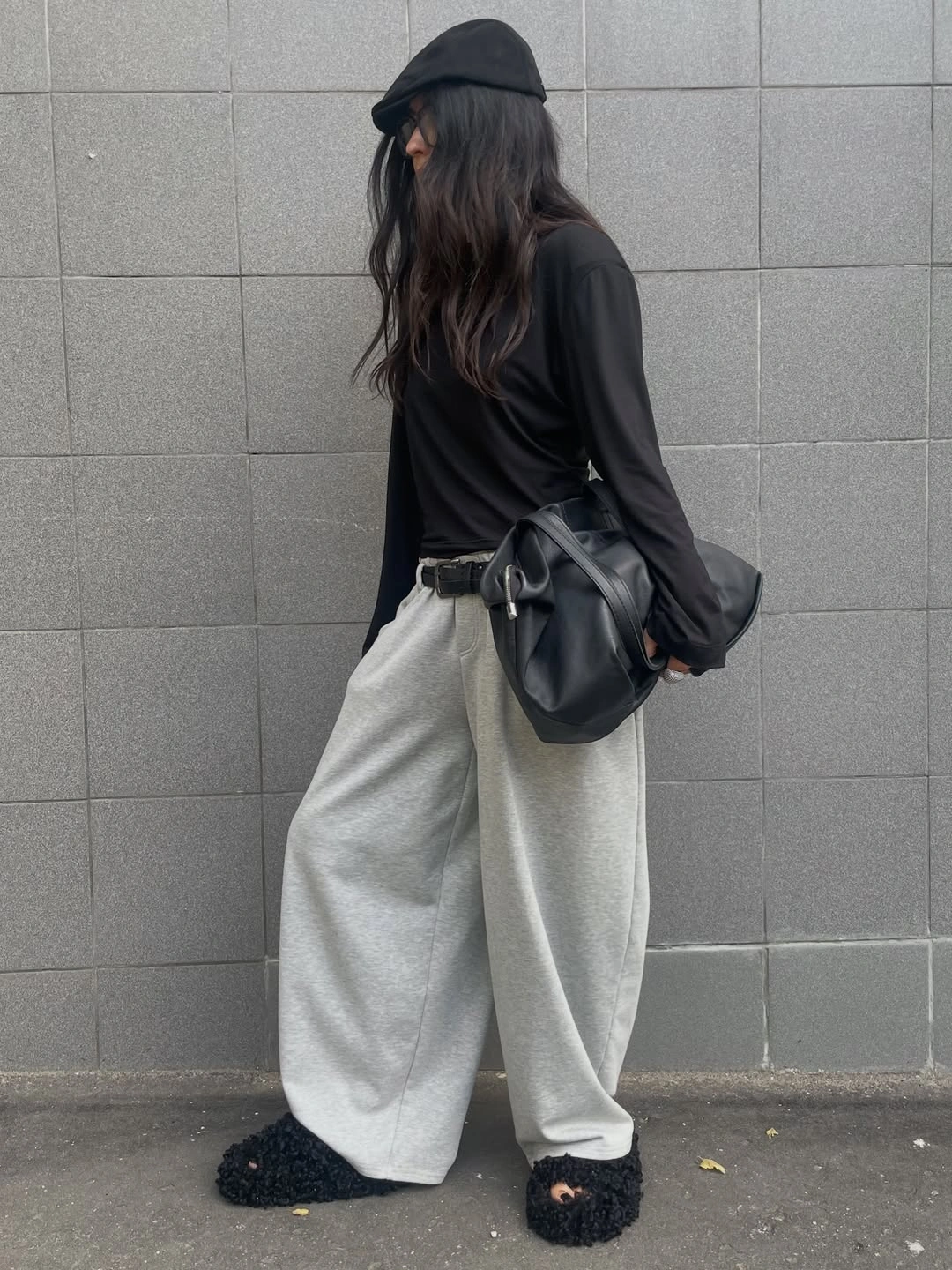 trendy outfits for women over 30 2027 black and gray athleisure outfit