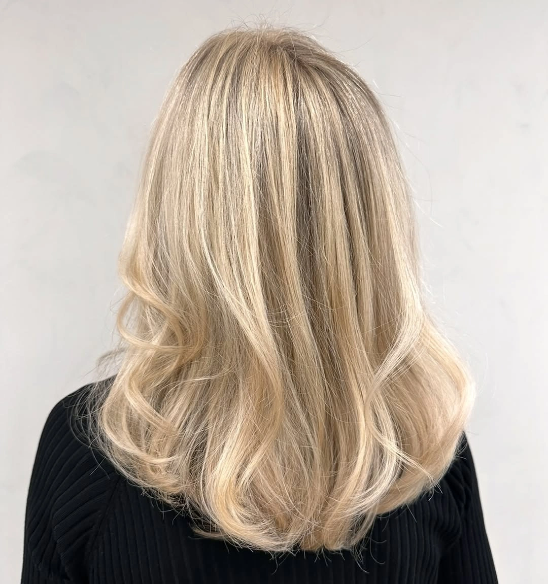 winter blonde hair color ideas Soft Champagne Blonde With Rounded Ends