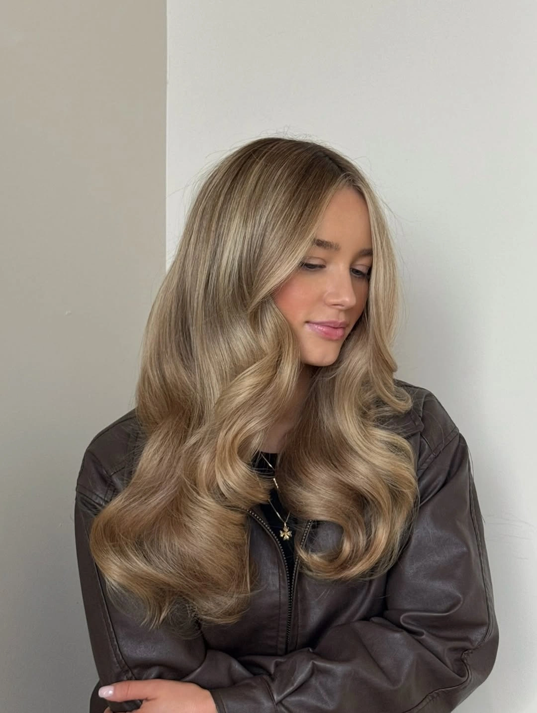 winter blonde hair color ideas Glossy Honey Beige Blonde Waves