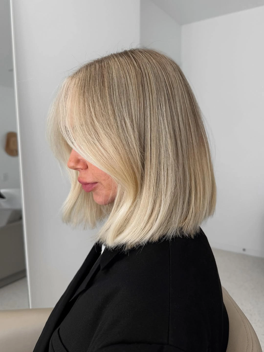 winter blonde hair color ideas Short Cream Blonde Bob With a Soft Root