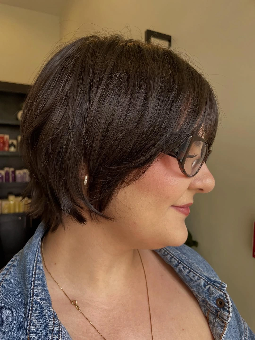 winter haircuts for plus size women Soft Short Layers With A Side Swept Finish