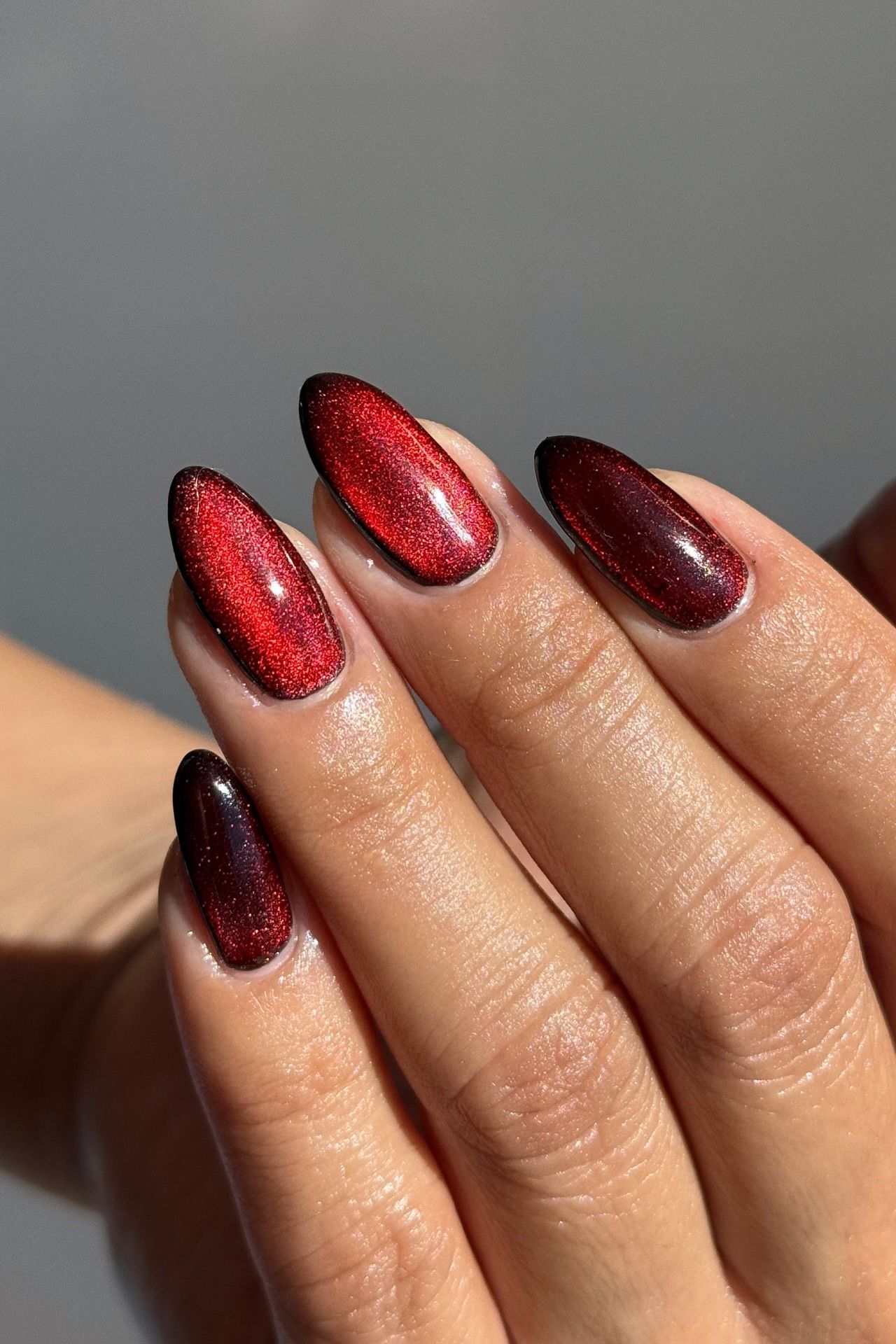 Deep Red Cat-Eye Shimmer Nails Deep Red Cat-Eye Shimmer Nails — Winter Red Nails