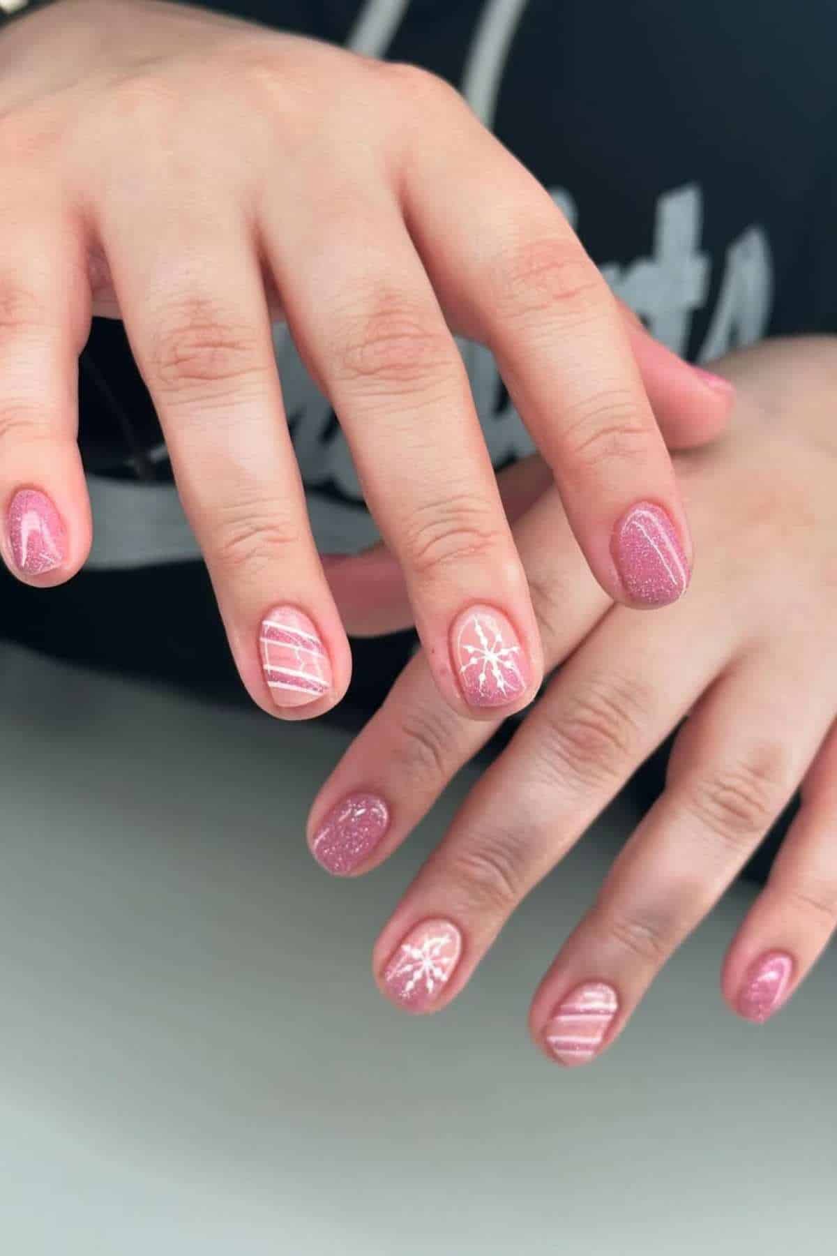 Pink Mix with Snowflake Art — Winter Round Nails