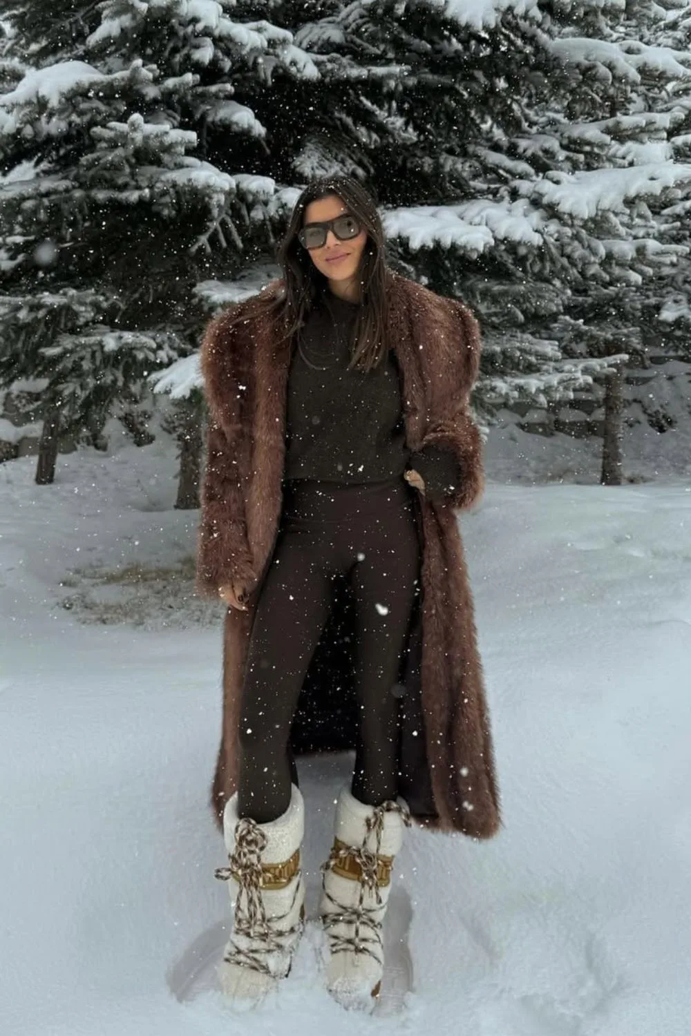 Luxurious Apres-Ski with White Gold Boots and Faux Fur Coat — Moon Boots Outfits