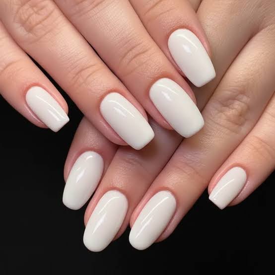 Medium Coffin Opaque Milky White Glossy Medium Coffin Opaque Milky White Glossy — Milky White Nails