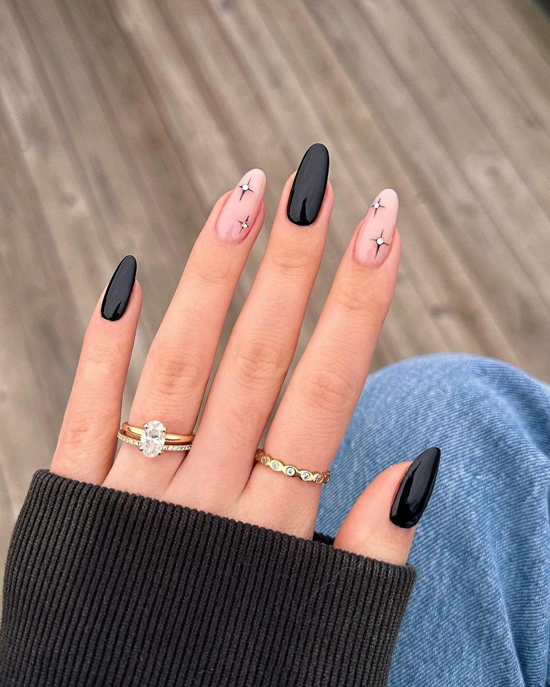 15 Sparkling New Year's Eve Nail Design Ideas For 2023
