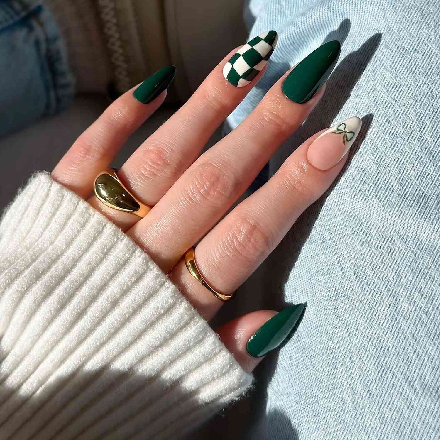 Forest Green Checkerboard Bow Nails Forest Green Checkerboard Bow Nails — Winter Green Nails