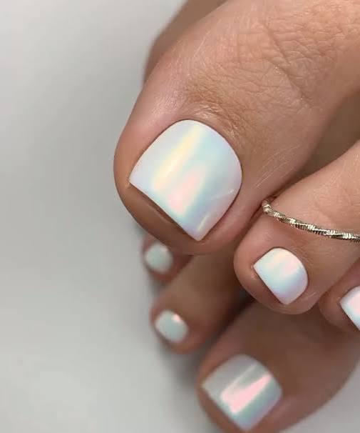 Ethereal Iridescent Pearly White Ethereal Iridescent Pearly White — Winter Toe Nails