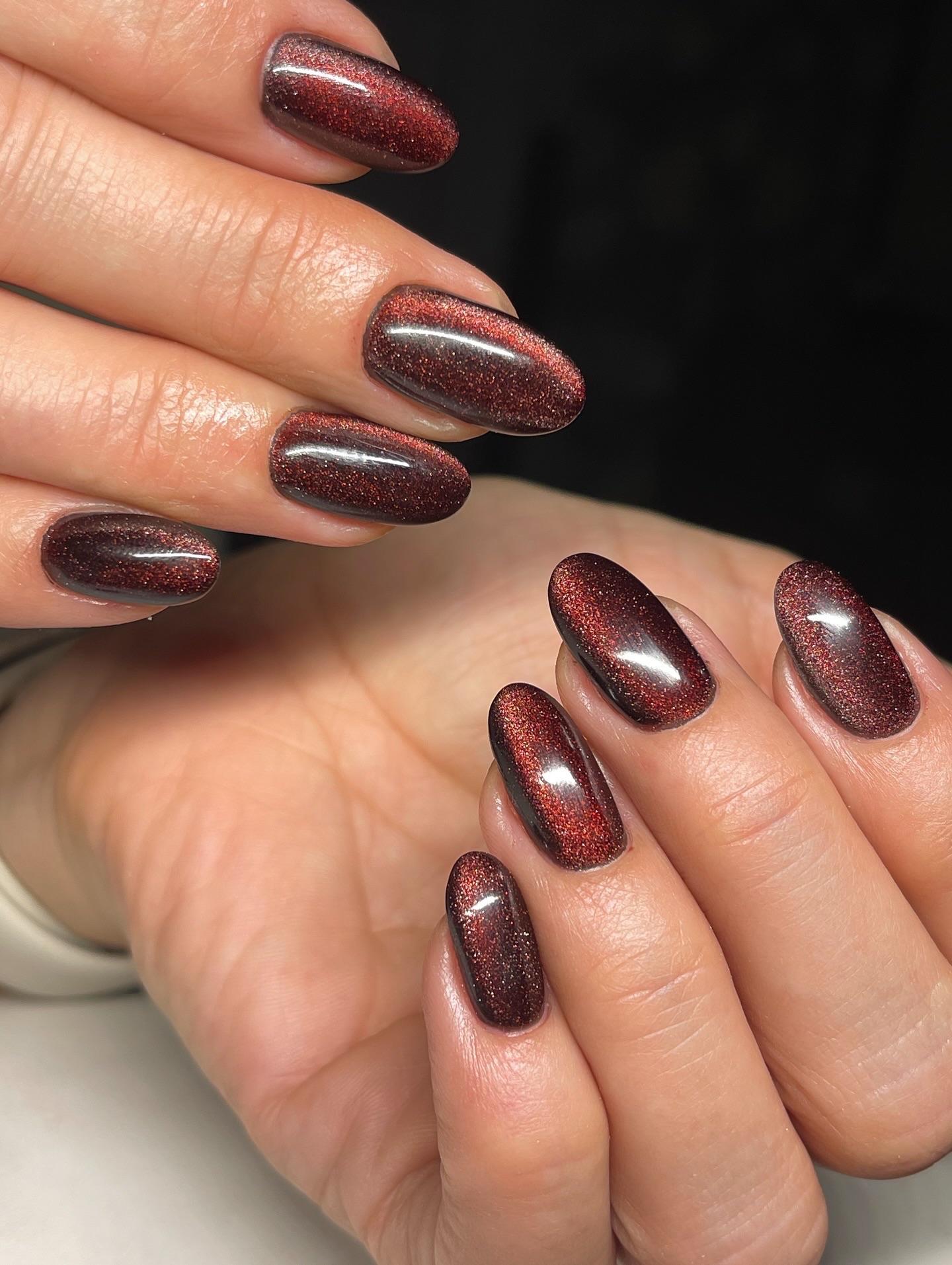 Dynamic Shimmering Burgundy Cat Eye Oval Nails — Burgundy Nails