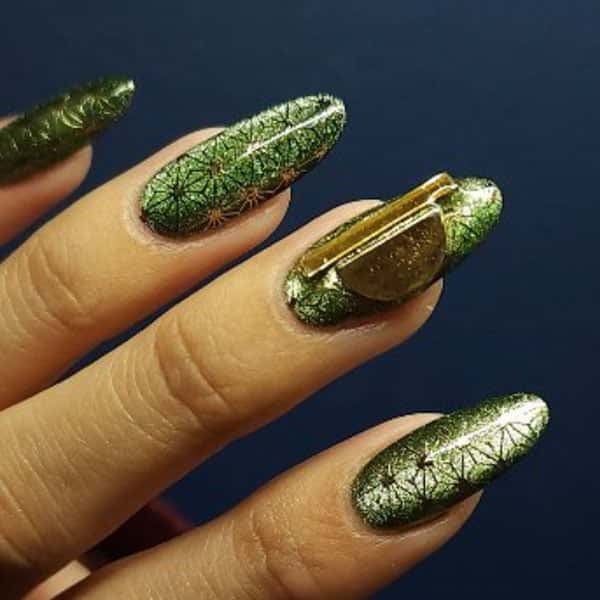 Metallic Green Geometric 3D Gold Metallic Green Geometric 3D Gold — Winter Nail Colors for Women Over 60