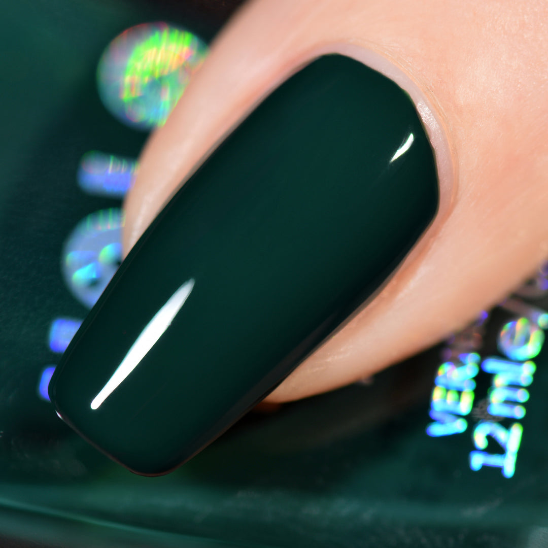 Holographic Undertone Medium Square — Emerald Green Nails