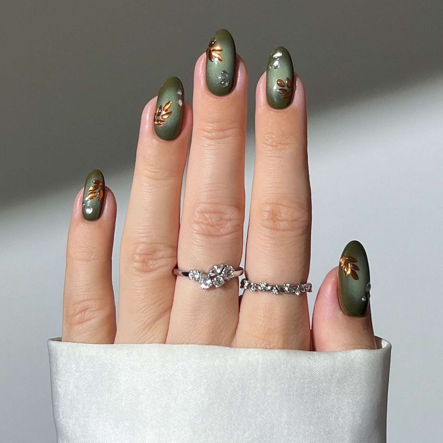 Matte Olive Green Gold Leaf Nails Matte Olive Green Gold Leaf Nails — Winter Green Nails