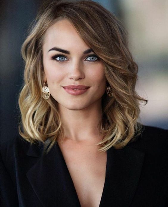 Front And Side View Ash Blonde Lob With Balayage and Wispy Bangs — Winter Lob Haircuts