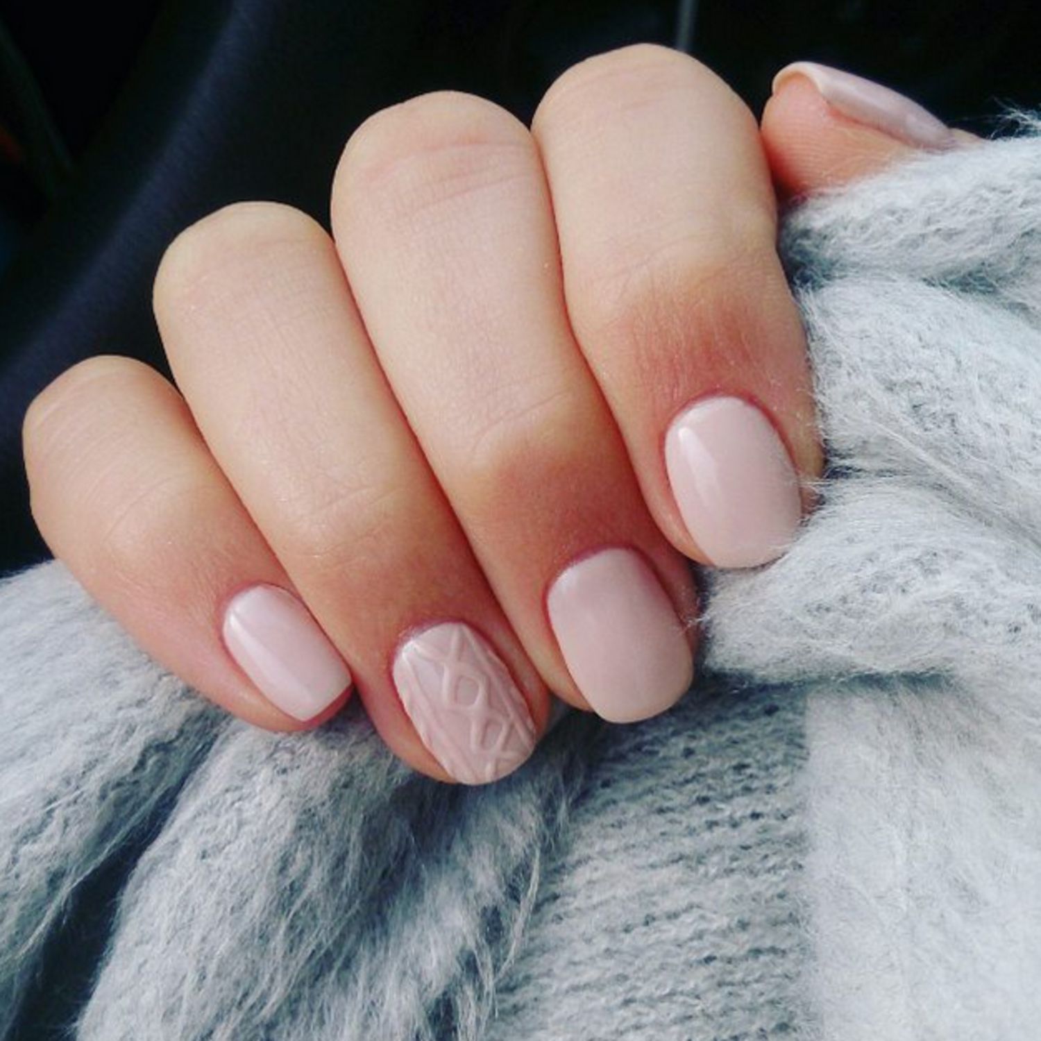 Cable-Knit Nails: The New Nail Trend You'll Be Dying to Try Over the Holidays | Glamour