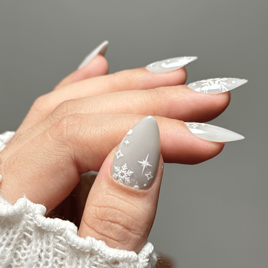 Matte Light Gray Snowflake Star Nails Matte Light Gray Snowflake Star Nails — Winter Gray Nails