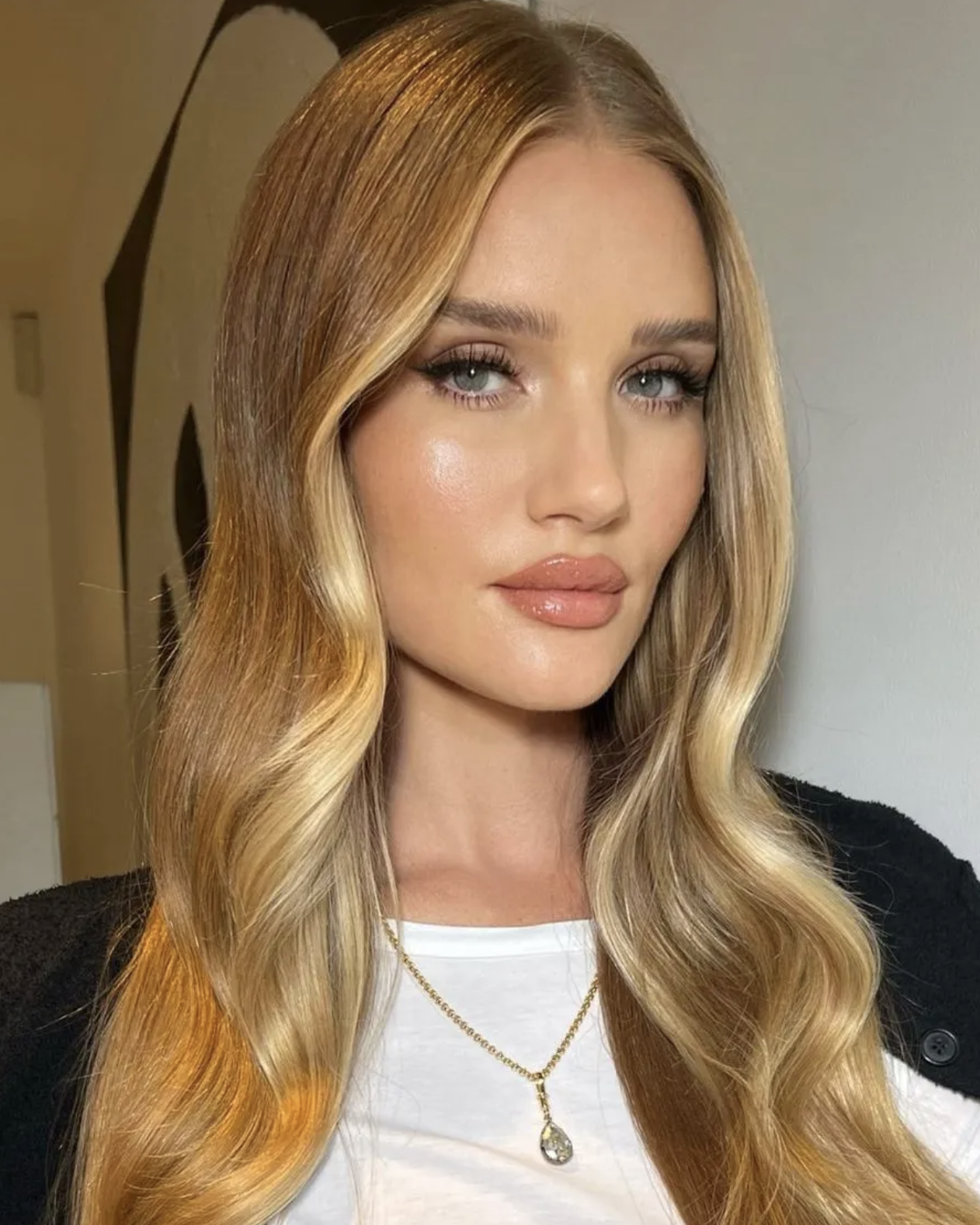 Mid-Back Honey Blonde With Caramel Balayage — Winter Hair Colors for Blondes