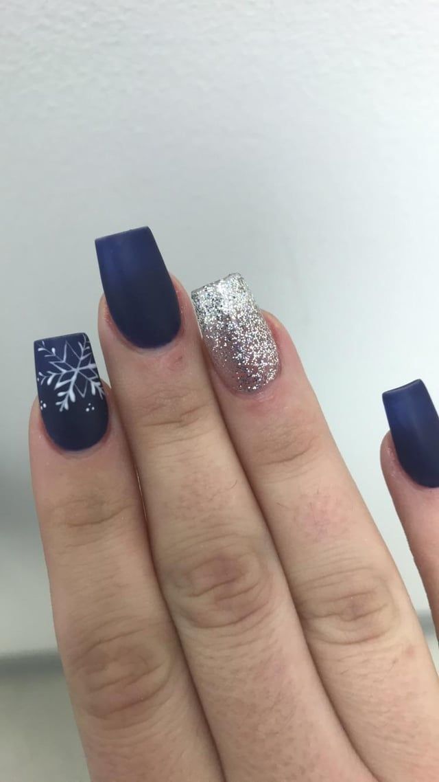 Short Square Matte Blue with Snowflake & Glitter Short Square Matte Blue with Snowflake & Glitter — Winter Matte Nails