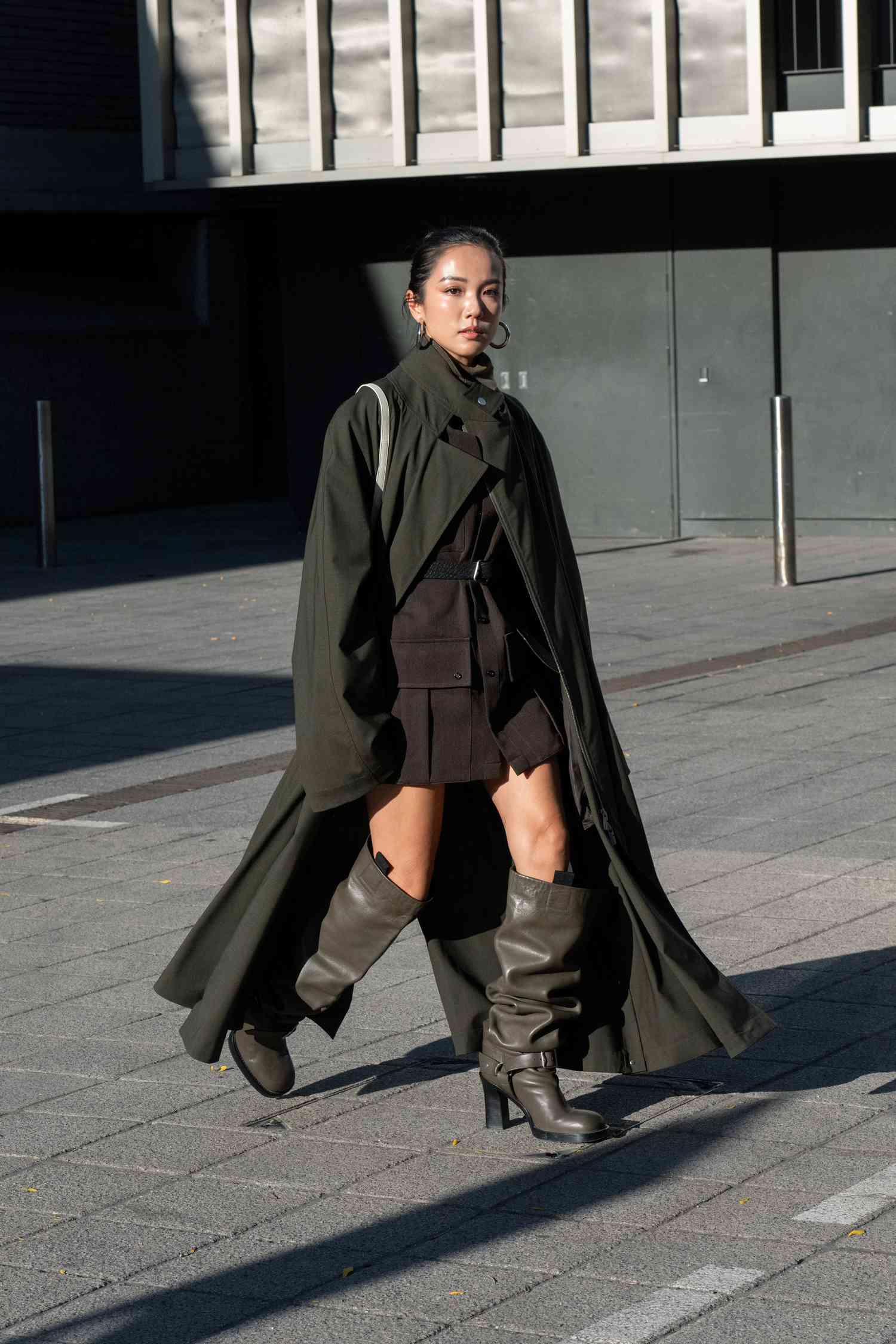 Oversized Trench Coat and Mini Skirt with Grey Slouchy Boots Oversized Trench Coat and Mini Skirt with Grey Slouchy Boots — Slouchy Boots Outfits