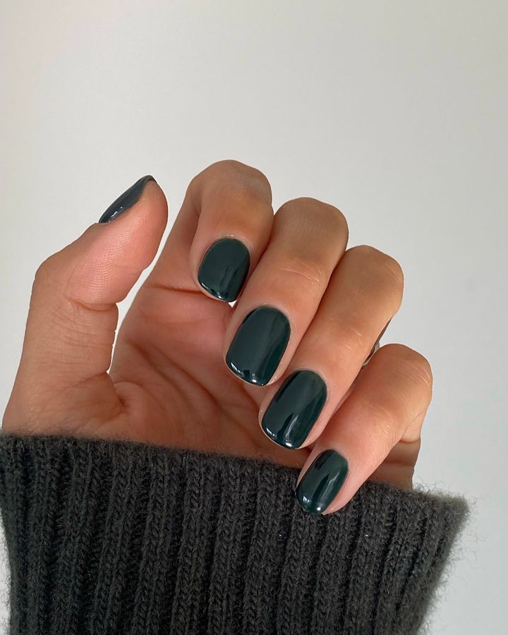 Opaque Forest Green Gloss — Winter Round Nails