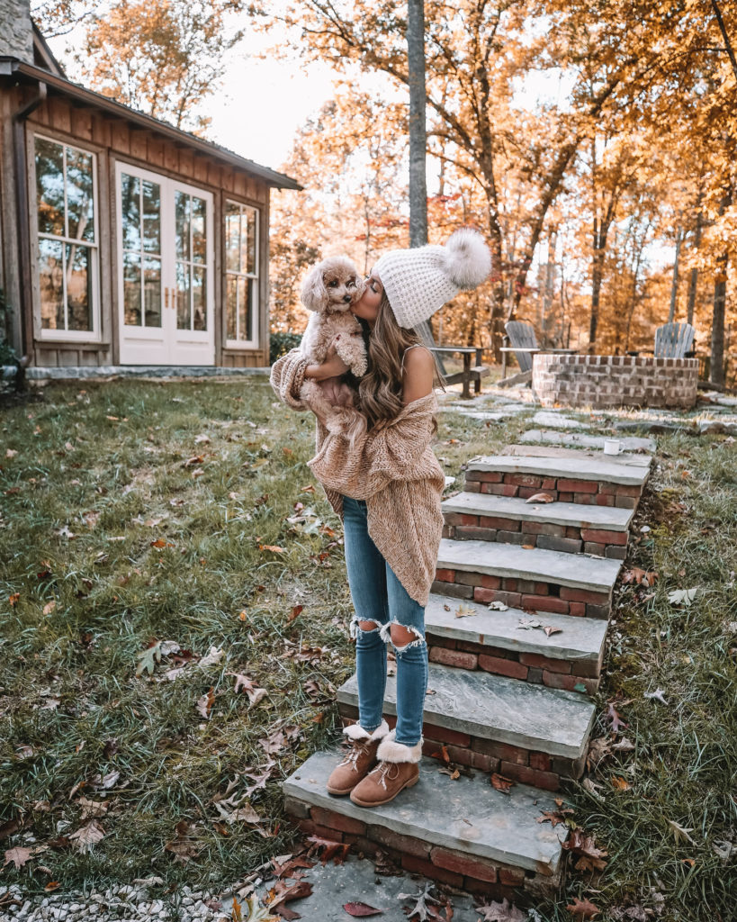 Oversized Cardigan and Ripped Jeans for a Relaxed Cabin Vibe Oversized Cardigan and Ripped Jeans for a Relaxed Cabin Vibe — Cabin Trip Outfits