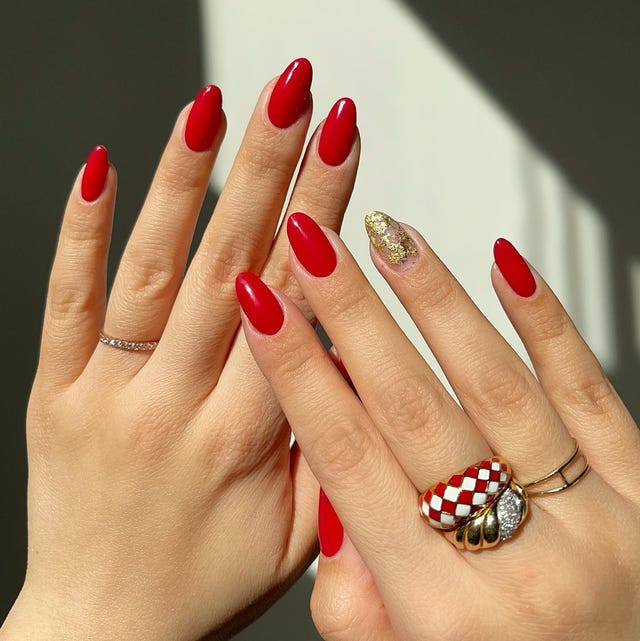 Vibrant Red Gold Foil Accent Oval Nails Vibrant Red Gold Foil Accent Oval Nails — Winter Gel Nail Colors