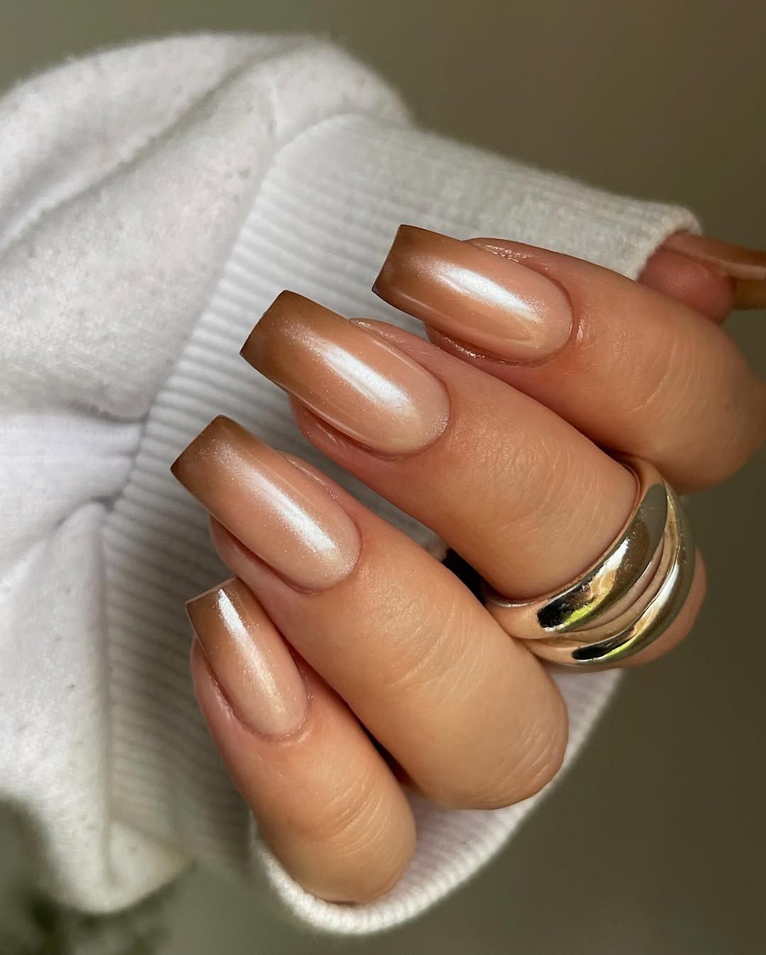 Medium Square Pearlescent Chrome Nude Medium Square Pearlescent Chrome Nude — Winter Square Nails