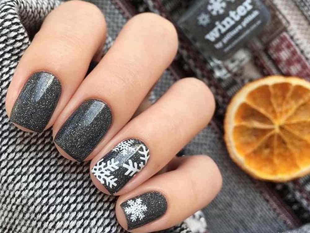 Charcoal Grey Shimmer with Snowflake Decals Charcoal Grey Shimmer with Snowflake Decals — Winter Dip Powder Nails